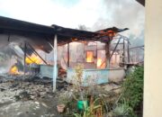 Rumah Akong di Makrampai Kebakaran, Api Merembet Ke Balai Desa