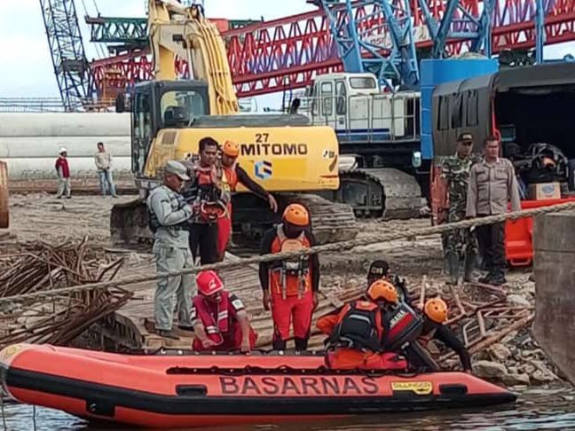 Supiyat, Pekerja Proyek JSSB Jatuh Lalu Tenggelam di Sungai Sambas Besar./Dok Warga/Klik Sambas Media